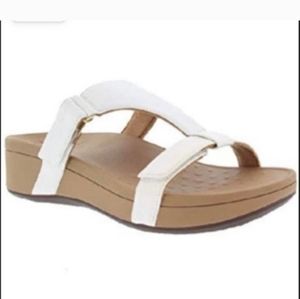 Vionic Ellie White Adjustable Slip On Open Toe Sandals Size 9